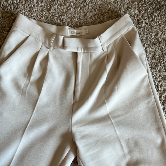 Flowy Nine-Tenths Length Slim Fit Trousers Spring Cigarette Pants in Off-White - Picture 16 of 16